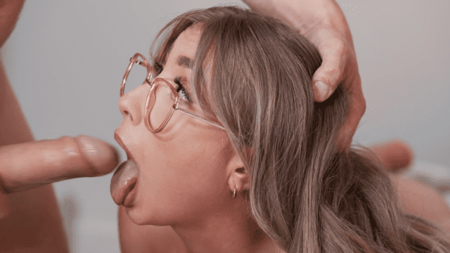 Em gái gạ chịch anh trai khi nghe thấy tiếng làm tình - VLXX.AS