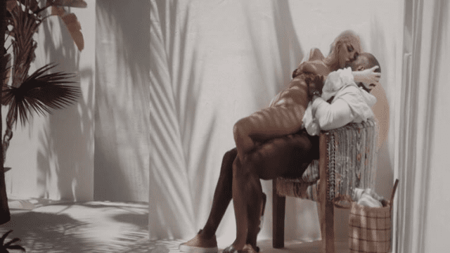 Làm tình cùng em ở phía sau nhà - VLXX.AS