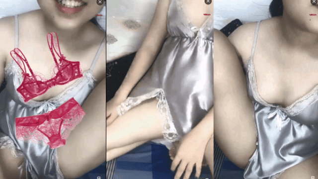 Em bé ngây thơ livestream show hàng Phần 4 - VLXX.AS