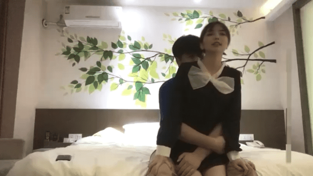 Một cô bé dễ thương với phong cách preppy - VLXX.AS